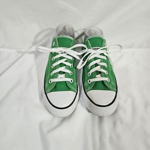 Size 7.5 Women’s green converse